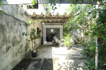 Casa à venda com 600m², 2 quartos e 4 vagasVaranda/Quintal