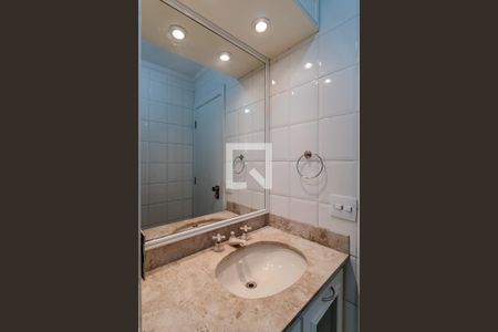 Apartamento à venda com 293m², 4 quartos e 4 vagasBanheiro quarto 1