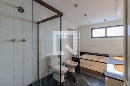 Apartamento à venda com 293m², 4 quartos e 4 vagasBanheiro Quarto 2