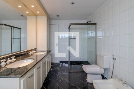 Apartamento à venda com 293m², 4 quartos e 4 vagasBanheiro Quarto 2