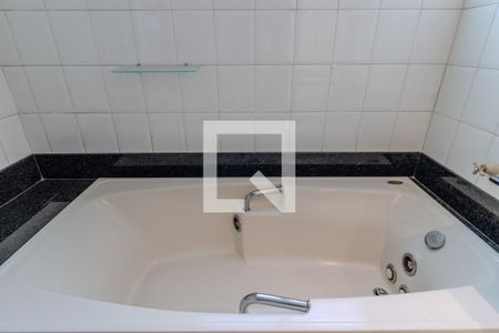 Apartamento à venda com 293m², 4 quartos e 4 vagasBanheiro Quarto 2