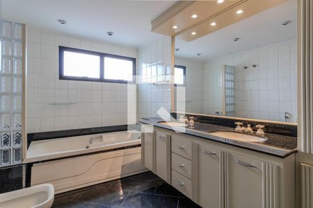 Apartamento à venda com 293m², 4 quartos e 4 vagasBanheiro Quarto 2