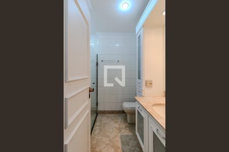 Apartamento à venda com 293m², 4 quartos e 4 vagasBanheiro quarto 1