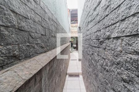 Casa à venda com 200m², 4 quartos e 2 vagas Casa à venda com 200m², 4 quartos e 2 vagasCorredor