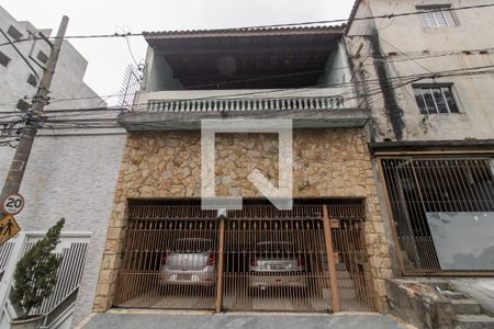 Casa à venda com 200m², 4 quartos e 2 vagas Casa à venda com 200m², 4 quartos e 2 vagasFachada