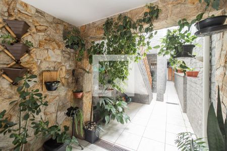 Casa à venda com 200m², 4 quartos e 2 vagas Casa à venda com 200m², 4 quartos e 2 vagasEntrada