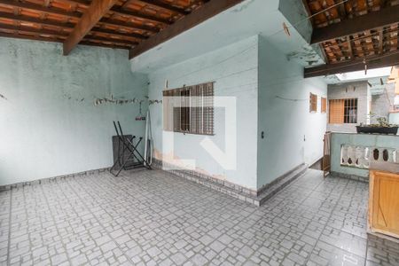 Casa à venda com 200m², 4 quartos e 2 vagas Casa à venda com 200m², 4 quartos e 2 vagasVaranda