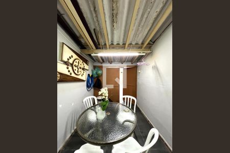 Casa à venda com 230m², 3 quartos e 2 vagas Casa à venda com 230m², 3 quartos e 2 vagasGaragem