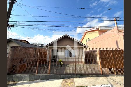 Casa à venda com 230m², 3 quartos e 2 vagas Casa à venda com 230m², 3 quartos e 2 vagasFachada