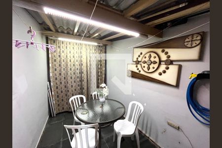 Casa à venda com 230m², 3 quartos e 2 vagas Casa à venda com 230m², 3 quartos e 2 vagasGaragem