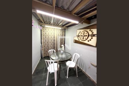 Casa à venda com 230m², 3 quartos e 2 vagas Casa à venda com 230m², 3 quartos e 2 vagasGaragem