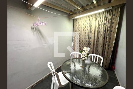 Casa à venda com 230m², 3 quartos e 2 vagas Casa à venda com 230m², 3 quartos e 2 vagasGaragem