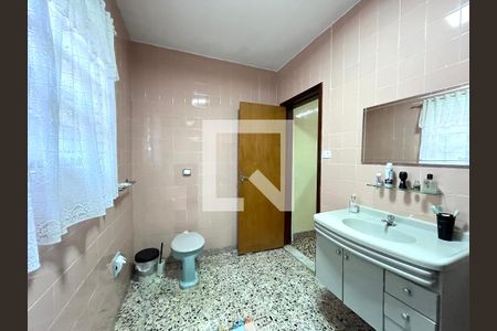 Casa à venda com 230m², 3 quartos e 2 vagas Casa à venda com 230m², 3 quartos e 2 vagasBanheiro