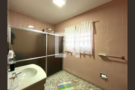 Casa à venda com 230m², 3 quartos e 2 vagas Casa à venda com 230m², 3 quartos e 2 vagasBanheiro