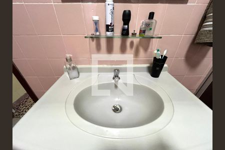 Casa à venda com 230m², 3 quartos e 2 vagas Casa à venda com 230m², 3 quartos e 2 vagasBanheiro