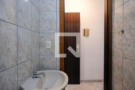 Casa à venda com 180m², 3 quartos e 3 vagasBanheiro área de serviço