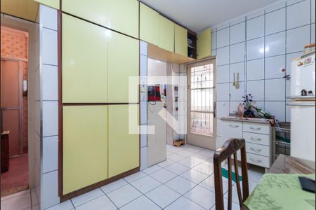 Casa à venda com 180m², 3 quartos e 4 vagas