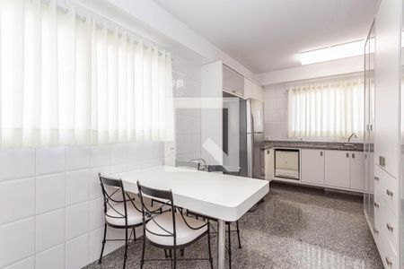 Apartamento à venda com 200m², 3 quartos e 4 vagas