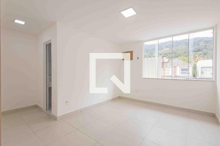 Casa de condomínio à venda com 160m², 2 quartos e 2 vagasQuarto