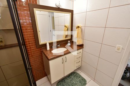 Casa à venda com 1090m², 3 quartos e 4 vagasBanheiro do Salão Festa