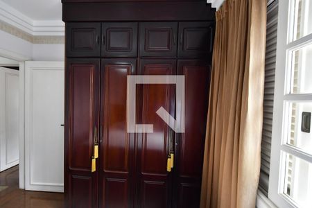 Casa à venda com 1090m², 3 quartos e 4 vagasQuarto 2 - Armários