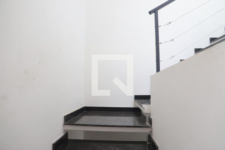 Casa à venda com 160m², 3 quartos e 2 vagasEscada