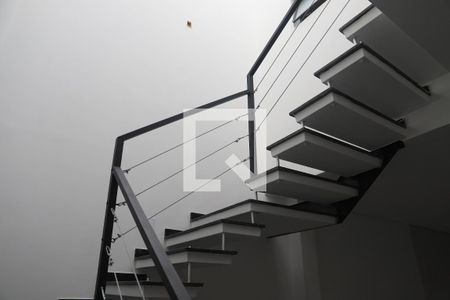 Casa à venda com 160m², 3 quartos e 2 vagasEscada