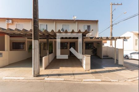 Casa de condomínio à venda com 129m², 2 quartos e 2 vagas Casa de condomínio à venda com 129m², 2 quartos e 2 vagasFachada