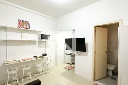 Sala de kitnet/studio para alugar com 1 quarto, 34m² em Copacabana , Rio de Janeiro
