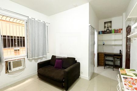 Sala de kitnet/studio para alugar com 1 quarto, 34m² em Copacabana , Rio de Janeiro