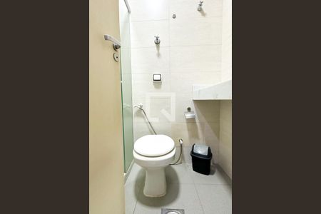 Banheiro de kitnet/studio para alugar com 1 quarto, 34m² em Copacabana , Rio de Janeiro