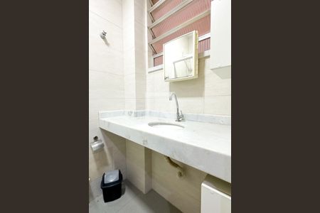 Banheiro de kitnet/studio para alugar com 1 quarto, 34m² em Copacabana , Rio de Janeiro
