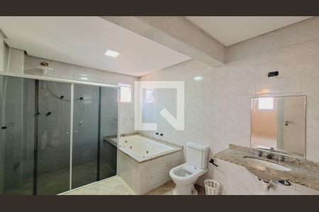 Apartamento para alugar com 293m², 3 quartos e 2 vagasBanheiro suíte 1 