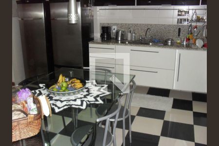 Apartamento à venda com 220m², 4 quartos e 4 vagas