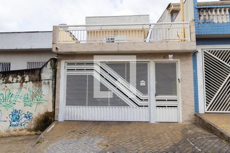 Casa à venda com 137m², 3 quartos e 2 vagasFachada