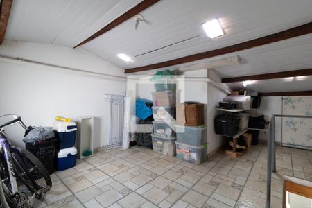 Casa à venda com 185m², 3 quartos e 2 vagasSótão