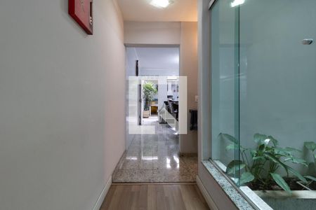 Casa à venda com 185m², 3 quartos e 2 vagasCorredor