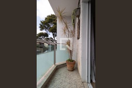 Casa à venda com 185m², 3 quartos e 2 vagasSacada Sala