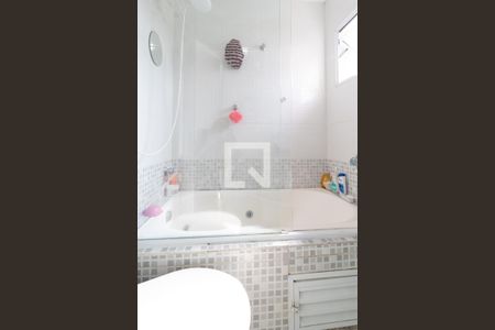 Casa à venda com 185m², 3 quartos e 2 vagasBanheiro 1