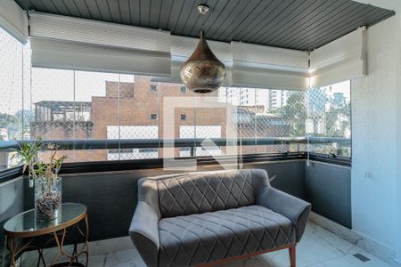 Sacada de apartamento à venda com 3 quartos, 198m² em Real Parque, São Paulo