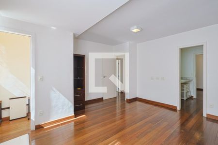 Apartamento à venda com 600m², 4 quartos e 4 vagas Apartamento à venda com 600m², 4 quartos e 4 vagasSuíte 2