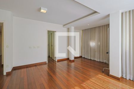 Apartamento à venda com 600m², 4 quartos e 4 vagas Apartamento à venda com 600m², 4 quartos e 4 vagasSuíte 2
