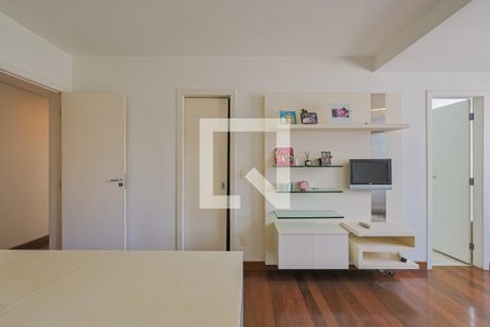 Apartamento à venda com 600m², 4 quartos e 4 vagas Apartamento à venda com 600m², 4 quartos e 4 vagasSuíte 4