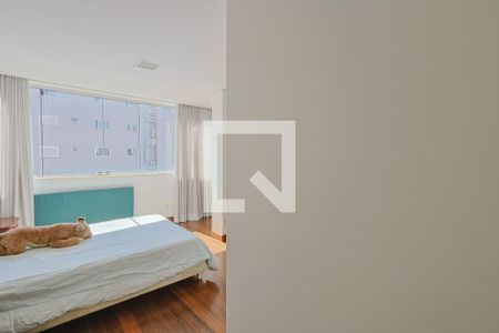 Apartamento à venda com 600m², 4 quartos e 4 vagas Apartamento à venda com 600m², 4 quartos e 4 vagasSuíte 3