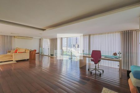 Apartamento à venda com 600m², 4 quartos e 4 vagas Apartamento à venda com 600m², 4 quartos e 4 vagasSala da cobertura