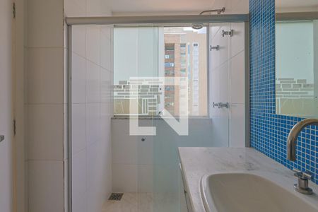 Apartamento à venda com 600m², 4 quartos e 4 vagas Apartamento à venda com 600m², 4 quartos e 4 vagasBanheiro da Suíte 3