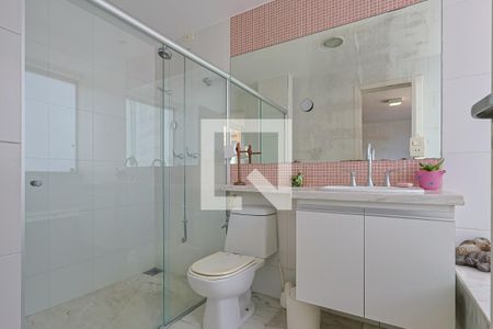 Apartamento à venda com 600m², 4 quartos e 4 vagas Apartamento à venda com 600m², 4 quartos e 4 vagasBanheiro da Suíte 4