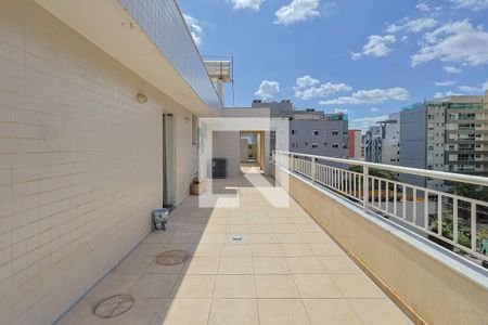 Apartamento à venda com 600m², 4 quartos e 4 vagas Apartamento à venda com 600m², 4 quartos e 4 vagasCobertura