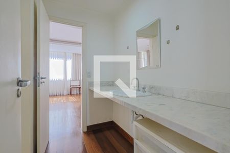 Apartamento à venda com 600m², 4 quartos e 4 vagas Apartamento à venda com 600m², 4 quartos e 4 vagasBanheiro das Suítes 1 e 2