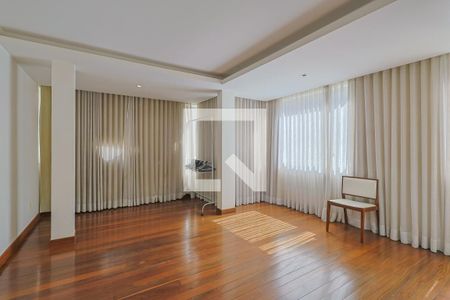 Apartamento à venda com 600m², 4 quartos e 4 vagas Apartamento à venda com 600m², 4 quartos e 4 vagasSuíte 2
